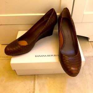 Banana Republic Jocylyn Nutty wedge heel